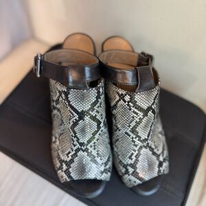 Vionic Kaia VS72 Heels Women's 10M Black White Snake Leather Block Sandals